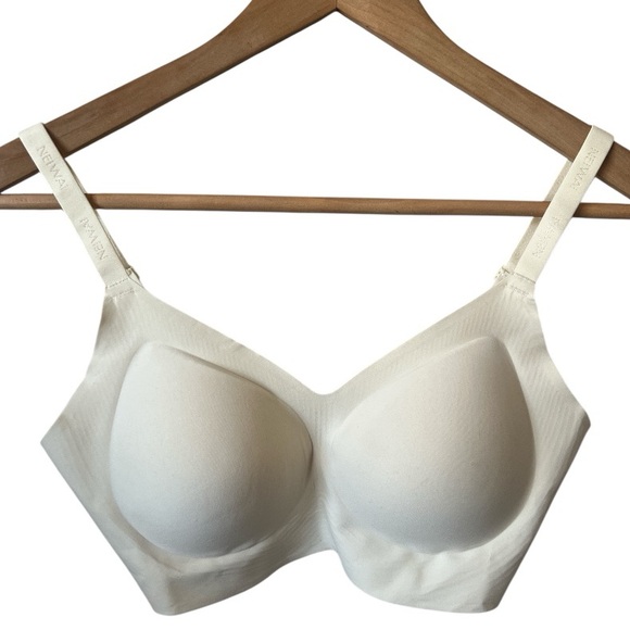 Neiwai Cloud Cream Seamless Bra NW231WU1141 Wireless Comfort Medium/Large NWT - Picture 8 of 9